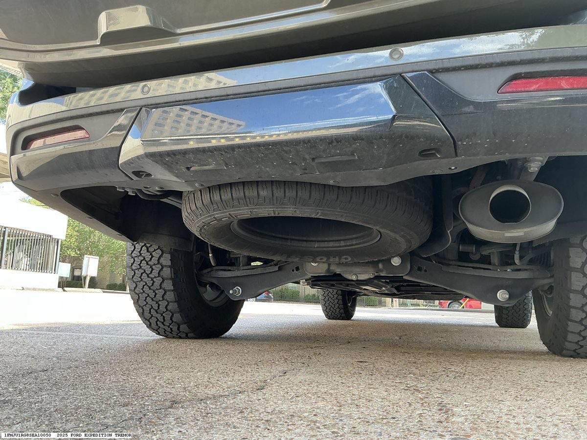 Used 2025 Ford Expedition Tremor AWD/4WD image 9