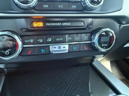 Used 2022 Ford F250 Platinum AWD/4WD image 35