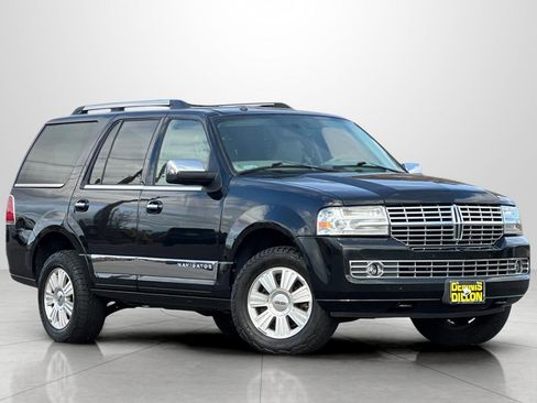 Used 2014 Lincoln Navigator 4WD image 2
