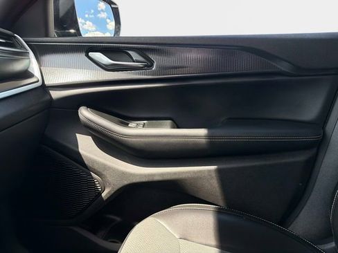 Used 2025 Jeep Grand Cherokee L Altitude image 22