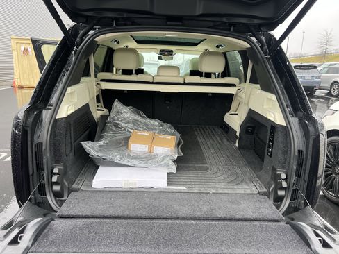 Used 2025 Land Rover Range Rover Long Wheelbase SE image 35