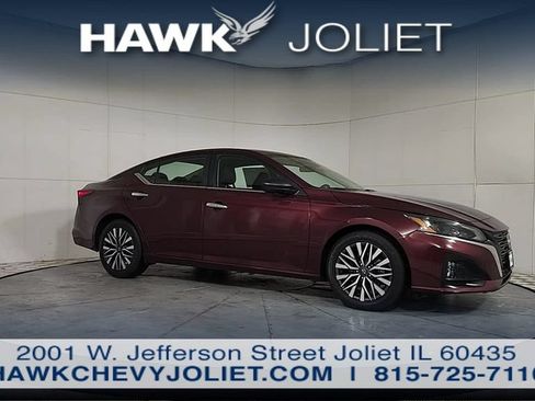 Used 2025 Nissan Altima 2.5 SV FWD image 10