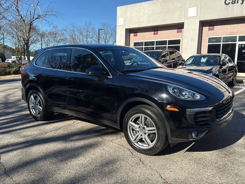 Used 2017 Porsche Cayenne image 3