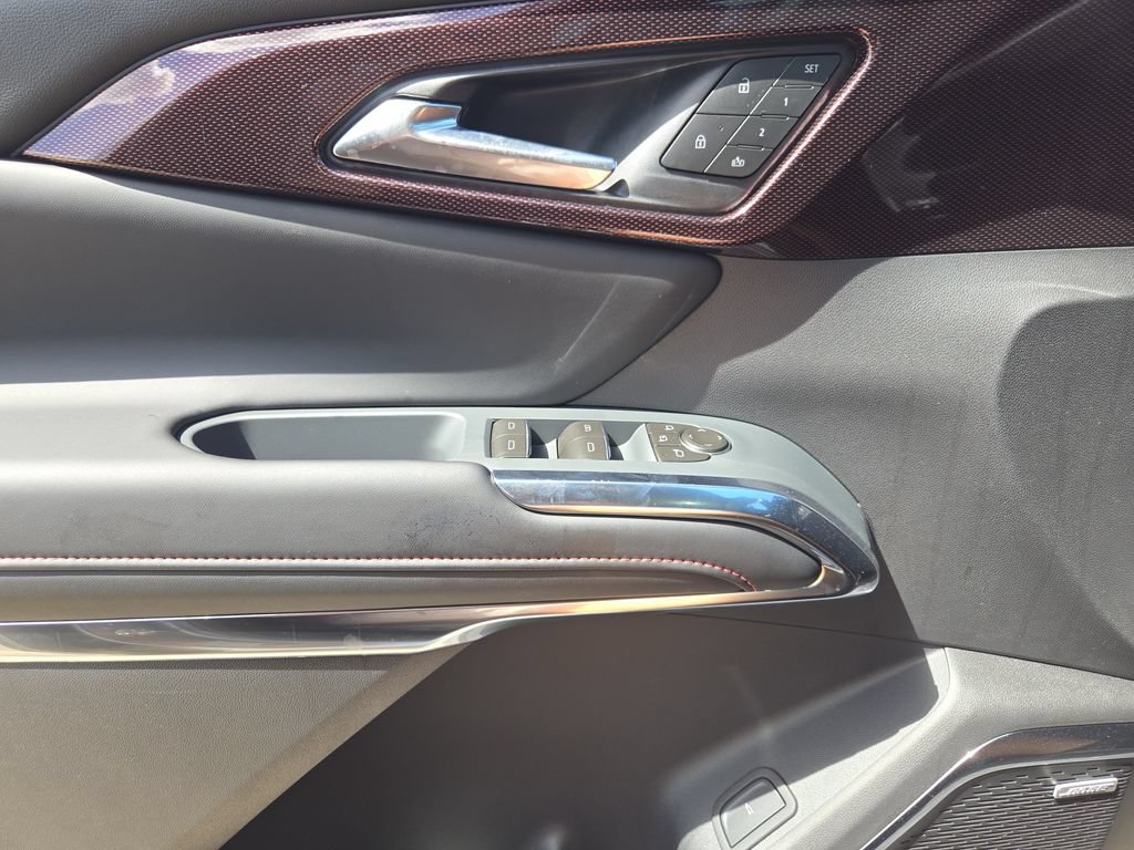 New 2027 Chevrolet Traverse RS w/ LPO, Floor Liner Package FWD image 18