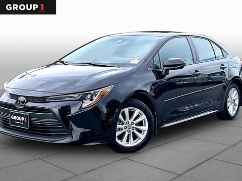Used 2026 Toyota Corolla LE w/ LE Premium Package FWD image 1
