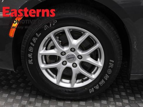 Used 2023 Chrysler Pacifica Touring-L image 34