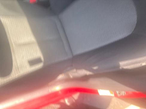 Used 2015 Nissan Versa SV FWD image 6
