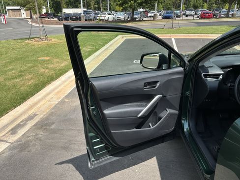 Used 2023 Toyota Corolla Cross LE w/ Moonroof Package FWD image 14