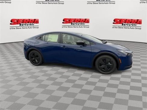 New 2026 Toyota Prius Plug-In Hybrid FWD image 3