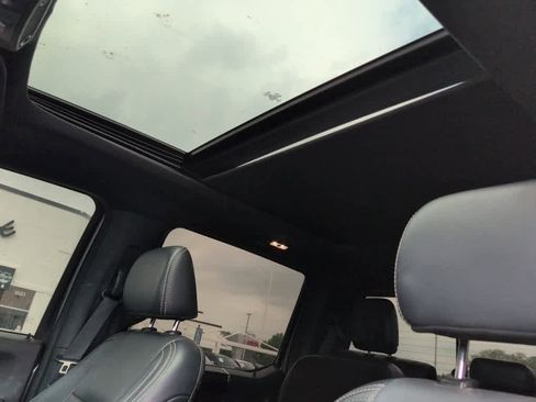 Used 2022 Ford F250 Lariat w/ Black Appearance Package image 6