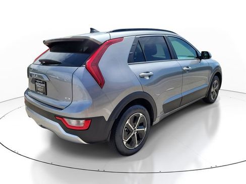 Used 2025 Kia Niro LX image 6