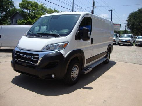 Used 2025 RAM ProMaster 2500 w/ U-Haul Equipment Group FWD image 1