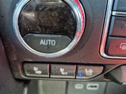 Used 2024 GMC Yukon Denali RWD image 12
