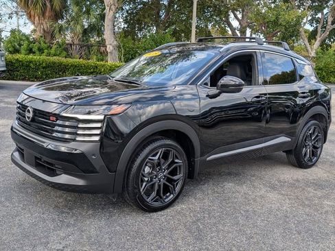 Used 2025 Nissan Kicks SR image 3