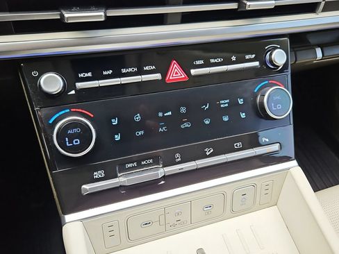 Used 2024 Hyundai Santa Fe Calligraphy FWD image 17