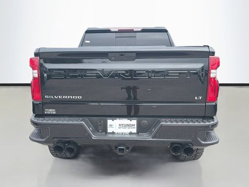 Used 2021 Chevrolet Silverado 1500 LT Trail Boss w/ Convenience Package II image 4