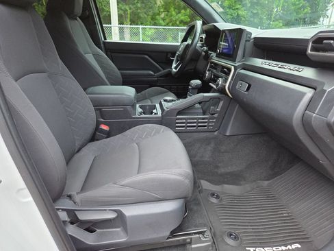 Certified 2024 Toyota Tacoma SR AWD/4WD image 14