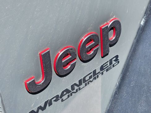 Used 2020 Jeep Wrangler Unlimited Rubicon w/ Cold Weather Group AWD/4WD image 8