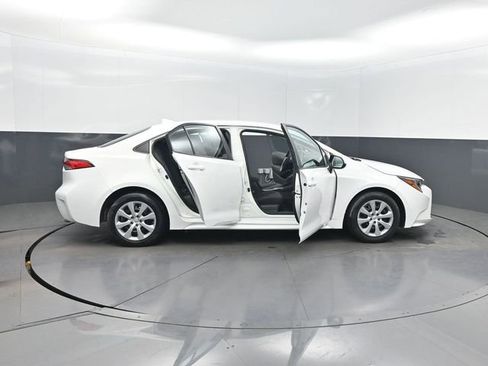 Used 2021 Toyota Corolla LE image 13
