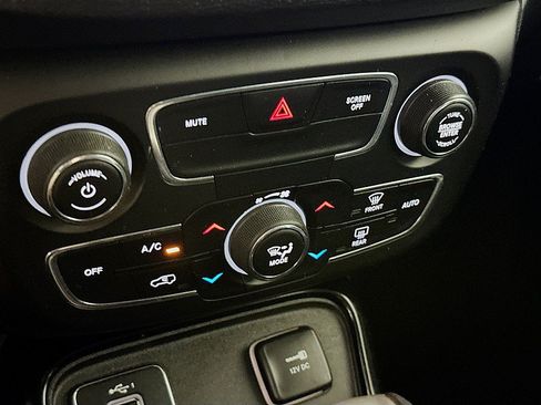 Used 2019 Jeep Compass Limited FWD image 16