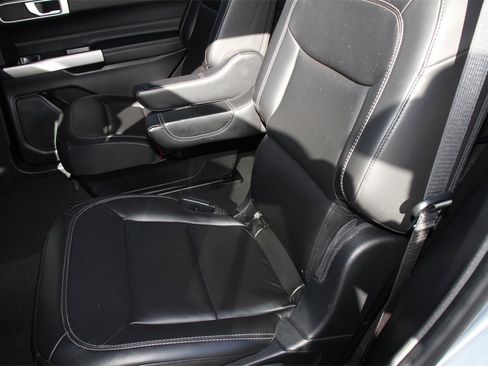 Certified 2022 Ford Explorer XLT w/ Equipment Group 202A image 21