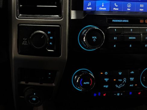 Used 2020 Ford F350 Lariat w/ Lariat Value Package AWD/4WD image 7