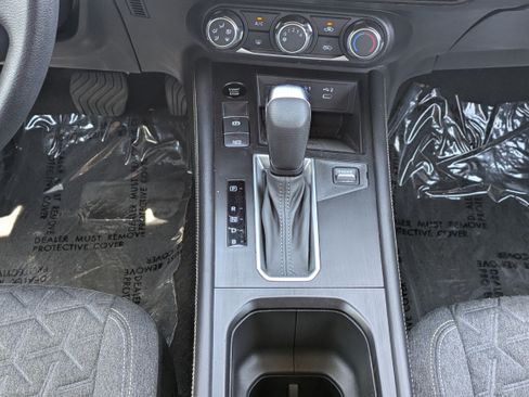 Used 2025 Nissan Kicks SV AWD/4WD image 20