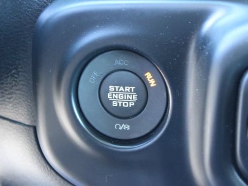 Used 2023 Jeep Gladiator Sport AWD/4WD image 28