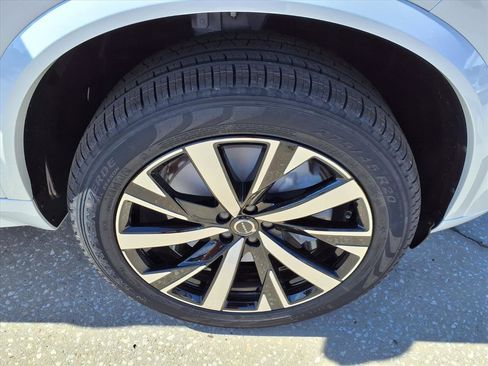 New 2026 Volvo XC90 B5 Core w/ Protection Package Premier image 9