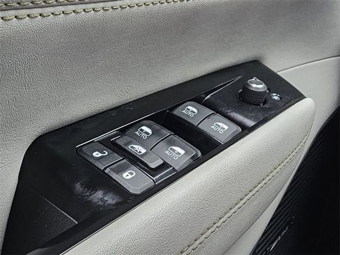 Used 2024 Jeep Wagoneer L Series II image 16