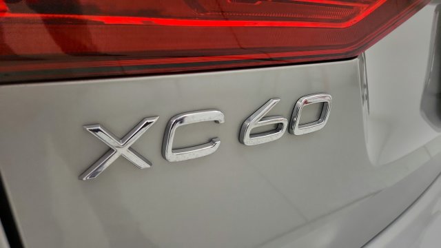 Used 2025 Volvo XC60 B5 Core AWD/4WD image 34