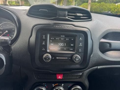 Used 2015 Jeep Renegade Latitude w/ Popular Equipment Group FWD image 10