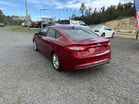 Used 2016 Ford Fusion SE FWD image 4