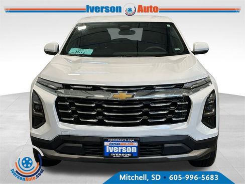 Used 2026 Chevrolet Equinox LT AWD/4WD image 3