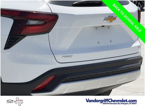 Used 2025 Chevrolet Trax LT w/ LT Convenience Package FWD image 6