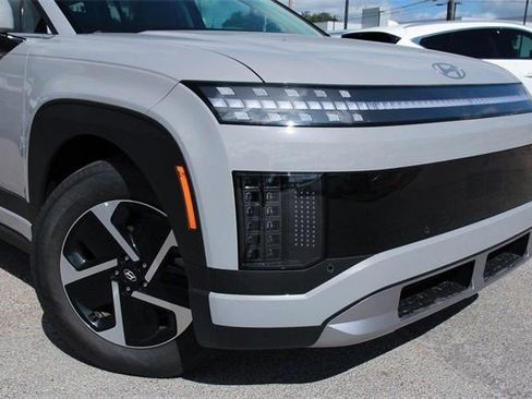 New 2026 Hyundai Ioniq 9 SE image 2