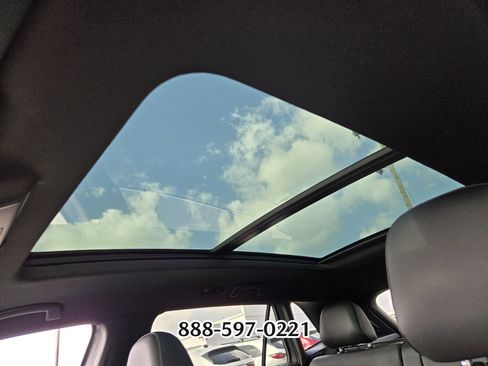 Used 2020 Volkswagen Atlas Cross Sport SEL Premium image 11