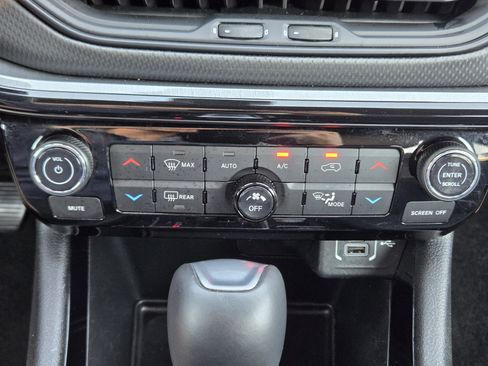 Used 2024 Jeep Compass Trailhawk image 20