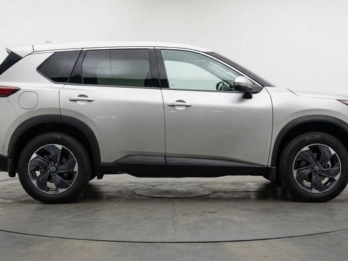 Used 2025 Nissan Rogue SV image 11