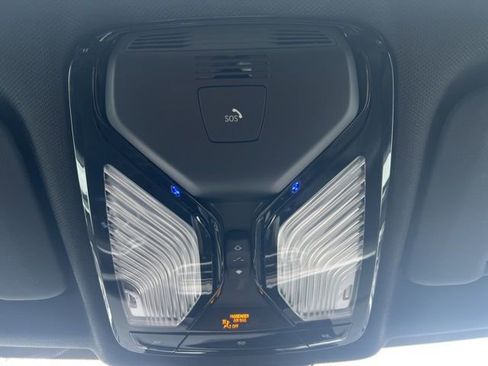 Used 2022 BMW X5 M50i image 6