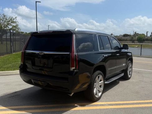 Used 2017 Cadillac Escalade Luxury RWD image 5