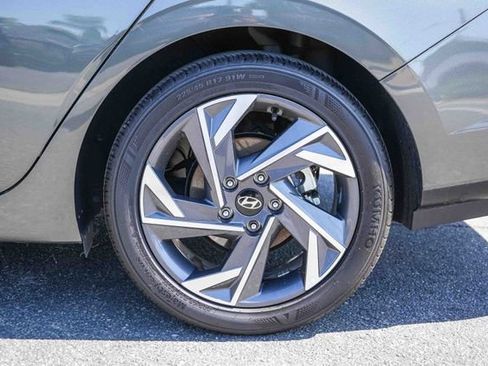 Certified 2025 Hyundai Elantra SEL FWD image 11