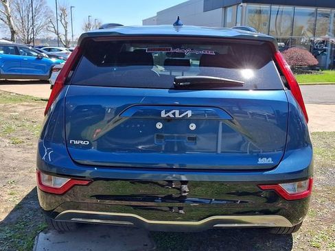 Certified 2025 Kia Niro Wind w/ Wind Preserve Package FWD image 5
