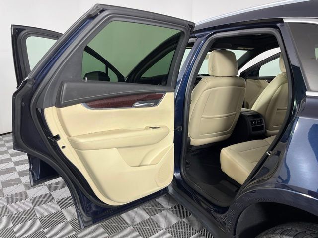 Used 2017 Cadillac XT5 Luxury FWD image 39