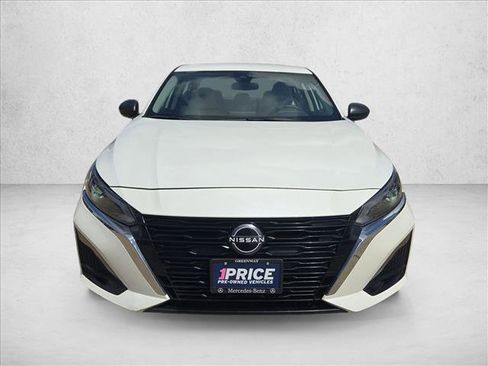 Used 2024 Nissan Altima 2.5 SV image 2