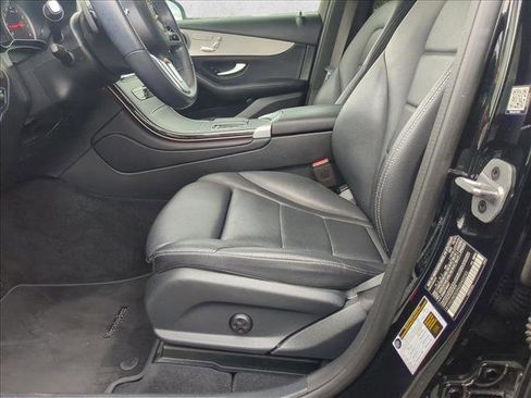 Used 2022 Mercedes-Benz GLC 300 4MATIC Coupe image 16