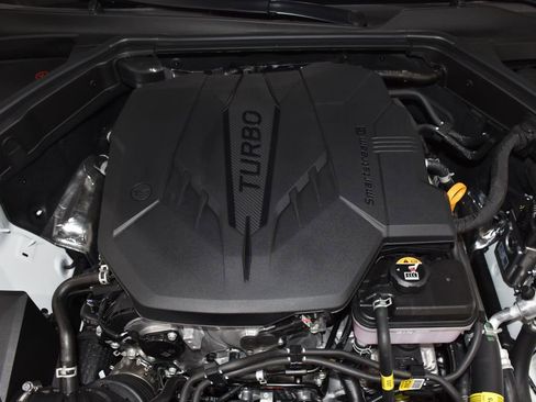 Used 2025 Genesis G70 2.5T image 7