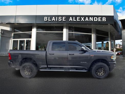 Used 2022 RAM 2500 Big Horn w/ Level C Equiment Group AWD/4WD image 2