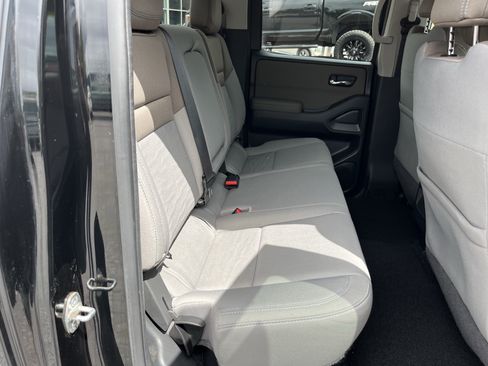 Used 2022 Nissan Frontier SV AWD/4WD image 4