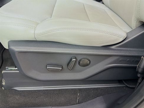 Used 2025 Ford Expedition Platinum w/ Driver's Package AWD/4WD image 40